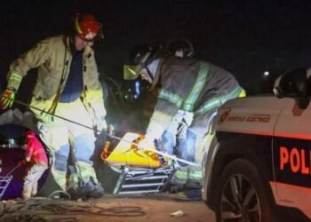 Hombre de 55 años fue rescatado luego de caer al un canal