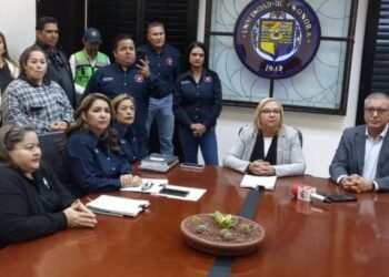 Busca Steus aumento salarial de 100 por ciento