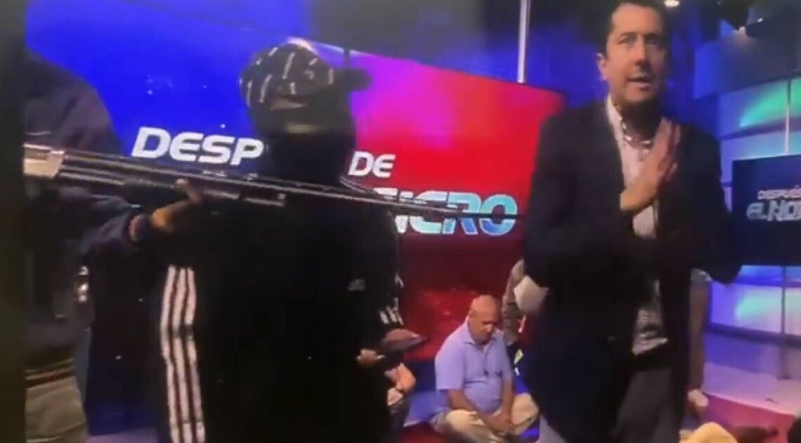 VIDEOS: Grupo armado toma control de canal de televisión en Ecuador en una transmisión en vivo VIDEOS: Grupo armado toma control de canal de televisión en Ecuador en una transmisión en vivo