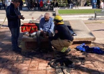 Jubilado se prende fuego frente al Palacio de Huatabampo por falta de pago