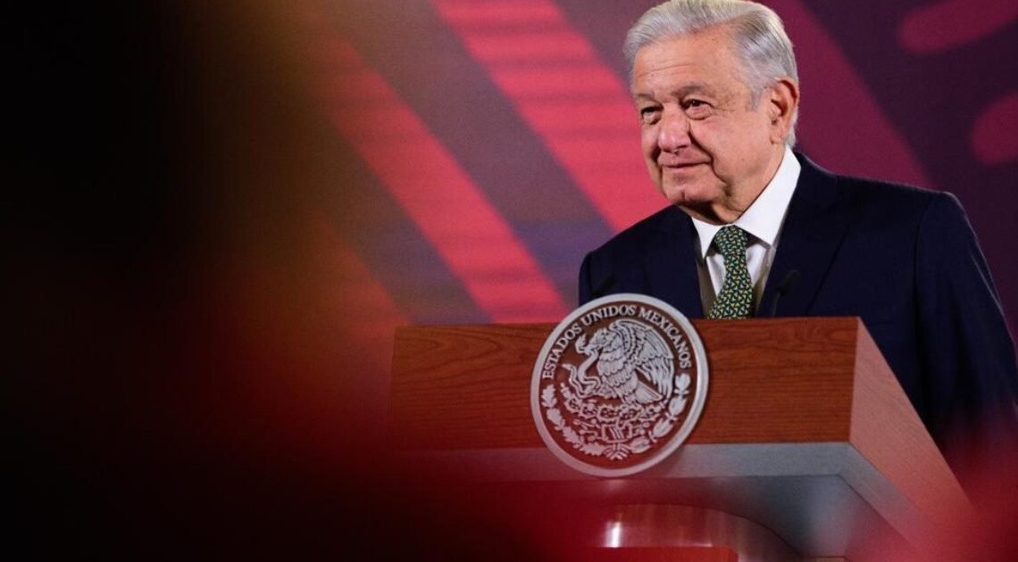 “Me cepillaron”, dice AMLO tras no ser nominado a los premios Esland 2024 “Me cepillaron”, dice AMLO tras no ser nominado a los premios Esland 2024