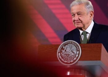 “Me cepillaron”, dice AMLO tras no ser nominado a los premios Esland 2024