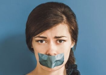 Descubre el ‘mouth taping’: ¿Riesgo o Beneficio para la Salud?