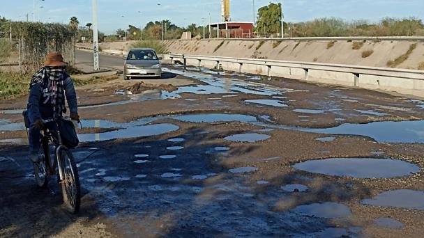 ¡No es la Luna! Brotan baches y aguas negras en Navojoa ¡No es la Luna! Brotan baches y aguas negras en Navojoa