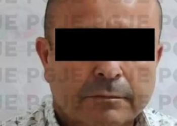 Detienen a funcionario de BCS con droga y pistola de postas