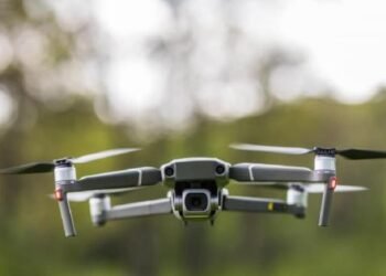 Muere hombre tras estallarle un dron con explosivos; hay otro herido