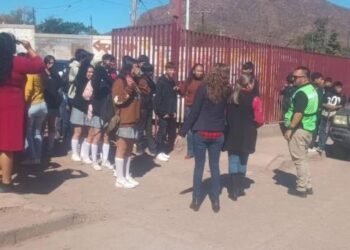 Exigen cese de maestro de secundaria en Guaymas