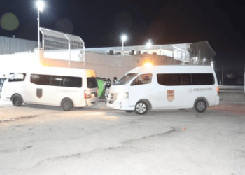 Rescatan a migrantes que viajaban en vagones del tren en El Tazajal