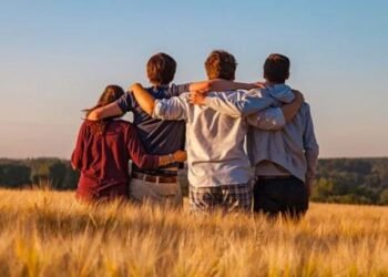Debaten sobre si los jóvenes han perdido interés en ver por su futuro