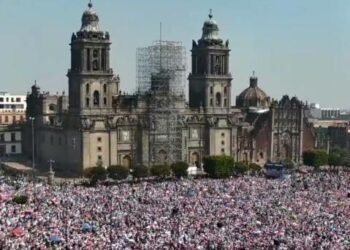 Abarrotan Zócalo capitalino en ‘Marcha por la Democracia’