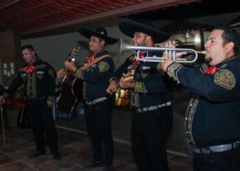 Músicos ‘hacen su agosto’ en San Valentín