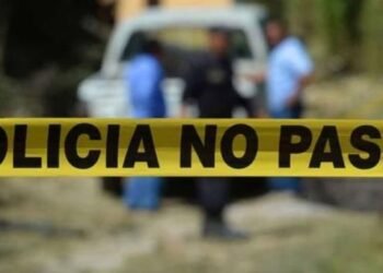 Atacan dos carros dejando al menos 10 heridos y 1 menor muerto
