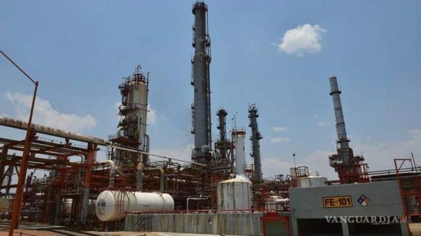Se ajustó el saldo a 4 lesionados tras la explosión de una refinería Se ajustó el saldo a 4 lesionados tras la explosión de una refinería