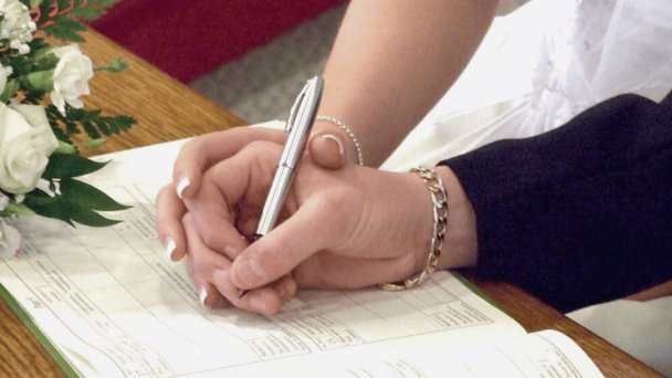 Parejas celebran su amor en el Registro Civil Parejas celebran su amor en el Registro Civil