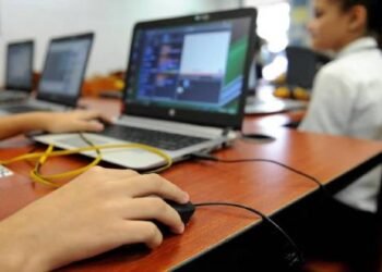 Gobierno de Sonora y CFE buscan conexión a internet en todo el estado