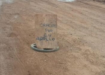 Armando Sauceda ‘tapa’ los baches de Guaymas ante la falta de empleo