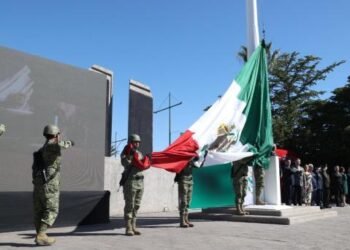 Autoridades de Gobierno conmemoran el Día de la Bandera