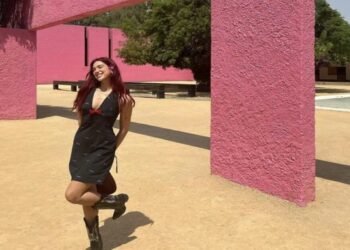 Estrellas Internacionales Dua Lipa y Callum Turner Visitan la UNAM en México