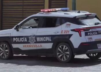 Detienen a hombre por amenazar a su madre de 78 años