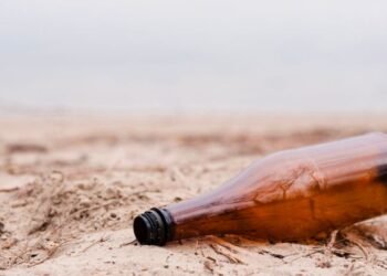 ¡Tu playa, sin vidrio! ️ Cuida el mar y evita multas