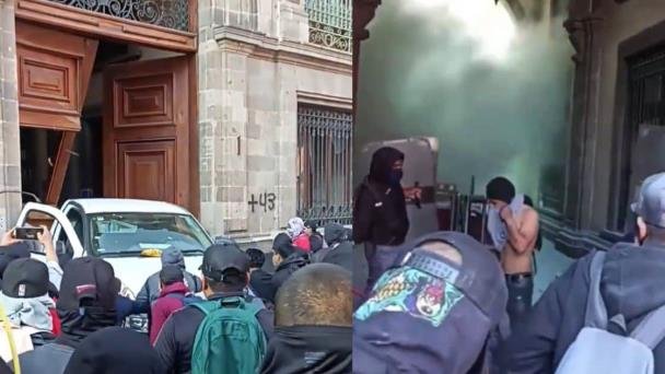 FGR abre carpeta de investigación por destrozos en Palacio Nacional FGR abre carpeta de investigación por destrozos en Palacio Nacional