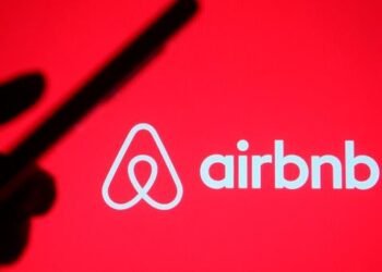 Aprueban dictamen para regular plataformas digitales como Airbnb