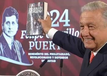 López Obrador inicia en su mañanera con capítulos de su libro