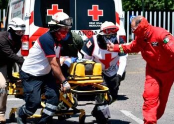 Camioneta arrolla a 2 personas de manera intencional