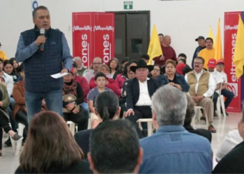 Manlio Fabio Beltrones se solidariza con familia de desaparecido en SLRC
