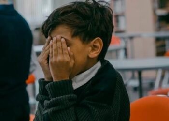 Director y maestra con orden de aprehensión tras muerte de alumno