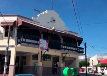 Abandonan 5 cuerpos con huellas de violencia frente a presidencia municipal