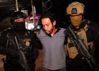 Aseguran armas y drogas durante cateo en casa de ‘El Chori’