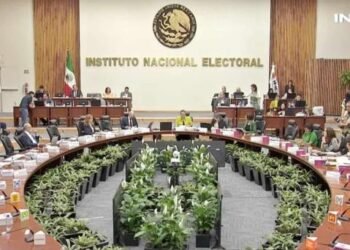 Consejera del INE propone quitarle mayoría a Morena