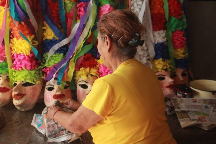 Nena Baldenegro preserva la tradición de Tónichi a través de las máscaras