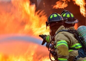 Incendio de bodega de sustancias químicas en Culiacán