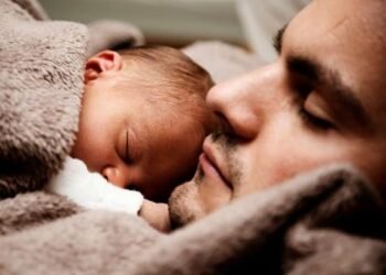 Avanza en Senado incremento de 20 días a licencia de paternidad