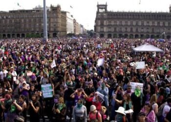 AMLO advierte de violencia por parte de “infiltrados” en marcha del 8M
