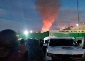 Motín en Penal de San Luis Potosí genera incendio