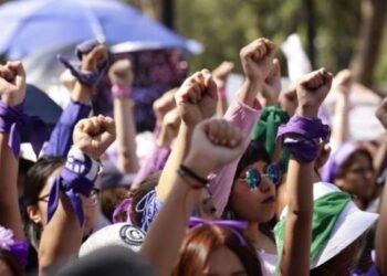 Muere mujer por paro cardiaco durante marcha del 8M