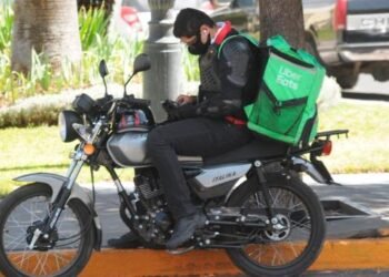 Detienen a secuestradores de repartidor por aplicación