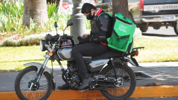 Detienen a secuestradores de repartidor por aplicación Detienen a secuestradores de repartidor por aplicación