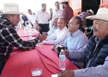 Sector agrícola da respaldo a Manlio Fabio Beltrones en asamblea en Cajeme
