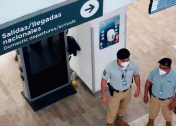 Semar asegura 7 paquetes de droga en el Aeropuerto Internacional de la CDMX