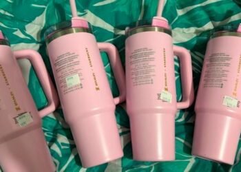 No más vasos rosas: Starbucks restringe la venta de productos