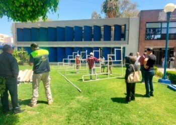 Colapsan gradas durante toma de fotografías de graduación