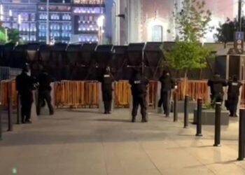 Mantienen cerco a Palacio Nacional; ajustan seguridad