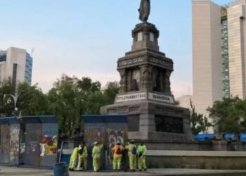 Blindan con vallas monumentos de la CDMX previo al 8M