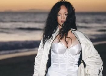 Rihanna se disfraza de ‘monja sexy’ y desata polémica en redes sociales