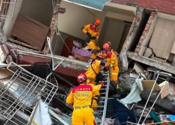 Terremoto de magnitud 7,4 sacude Taiwán: equipos de rescate trabajan sin descanso