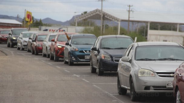 Se registran largas filas en carreteras por regreso de vacacionistas Se registran largas filas en carreteras por regreso de vacacionistas